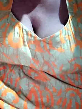 Snapshot of Gulapi_N chatting on May 13, 9:05 am Gulapi N online show from May 13, 9:05 am