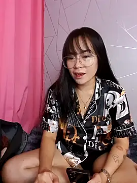 Snapshot of Bad_bish21 chatting on June 10, 1:23 pm Bad bish21 online show from June 10, 1:23 pm