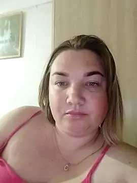 Snapshot of MiyaOlliver chatting on April 30, 8:21 am MiyaOlliver online show from April 30, 8:21 am