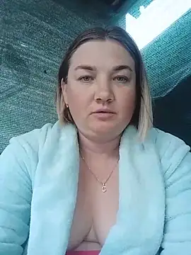 Snapshot of MiyaOlliver chatting on June 3, 5:39 pm MiyaOlliver online show from June 3, 5:39 pm