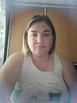 Snapshot of MiyaOlliver chatting on July 6, 10:22 am MiyaOlliver online show from July 6, 10:22 am