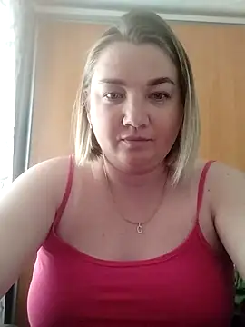 Snapshot of MiyaOlliver chatting on May 7, 2:20 pm MiyaOlliver online show from May 7, 2:20 pm