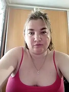 Snapshot of MiyaOlliver chatting on May 4, 11:13 am MiyaOlliver online show from May 4, 11:13 am