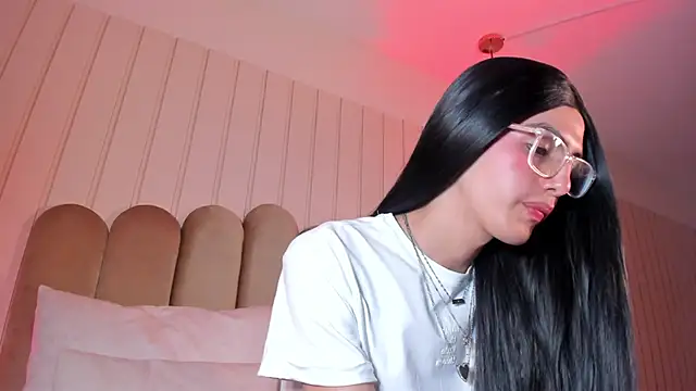 Snapshot of nicki-west chatting on June 7, 3:28 pm nicki-west online show from June 7, 3:28 pm