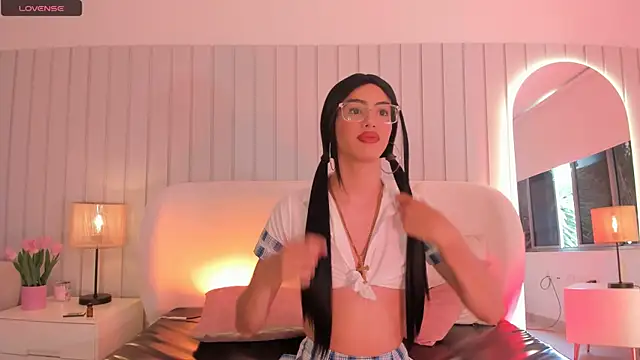 nicki-west online show from August 3, 7:53 pm