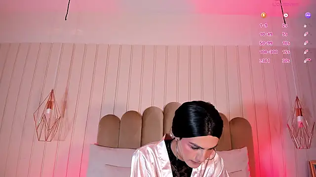 Snapshot of nicki-west chatting on June 9, 7:37 pm nicki-west online show from June 9, 7:37 pm