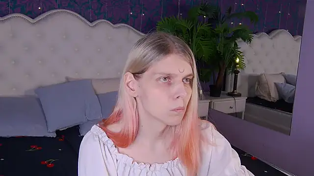 LunaEx  online show from May 3, 8:56 pm