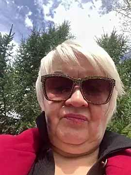 Laura Miillf online show from April 30, 9:05 am