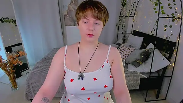 MelittaStorrie online show from May 9, 6:39 am
