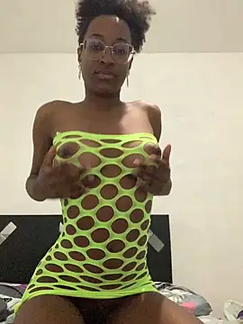 Julyshygirl online show from May 1, 10:37 pm