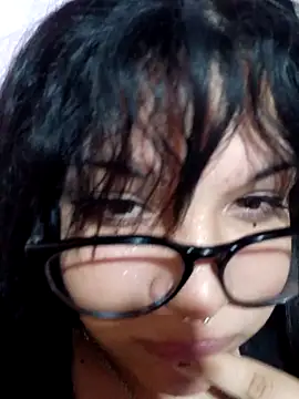 Snapshot of Sempai_Moon chatting on May 7, 12:37 am Sempai Moon online show from May 7, 12:37 am
