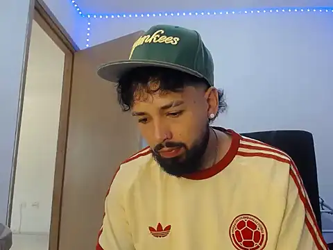 camilorestrepo77 online show from June 11, 4:26 pm