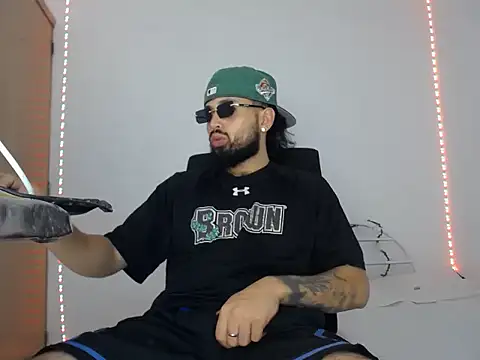 camilorestrepo77 online show from June 3, 1:28 am