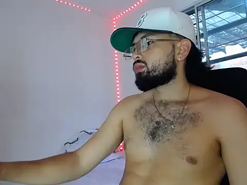 camilorestrepo77 online show from May 23, 7:24 pm