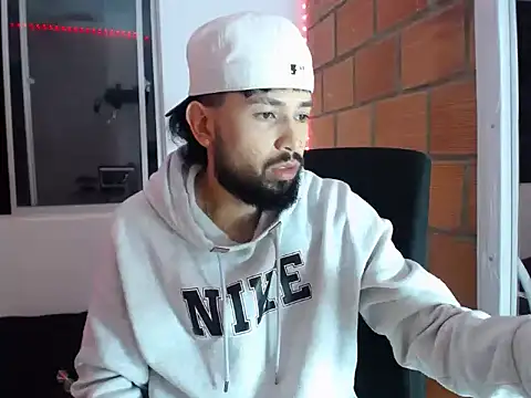 camilorestrepo77 online show from May 28, 3:47 am