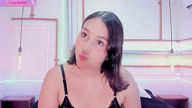 AmelieCooper online show from May 18, 3:50 pm