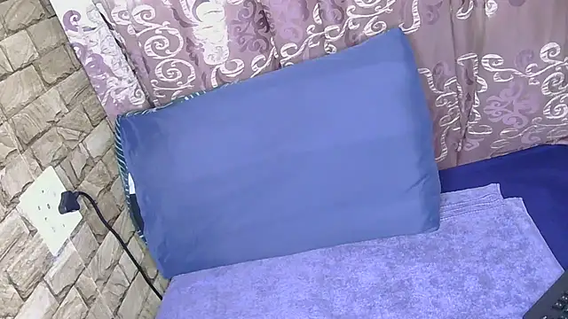 Sweethoneyglow online show from May 18, 7:24 am
