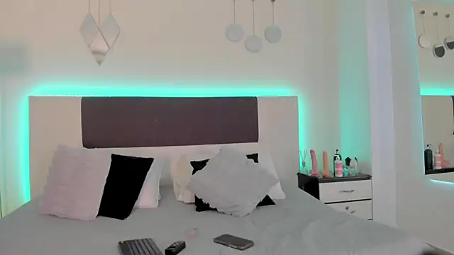 Sky Loren online show from May 23, 2:32 am