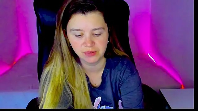 Snapshot of Natali_Secret chatting on June 12, 4:16 pm Natali Secret online show from June 12, 4:16 pm