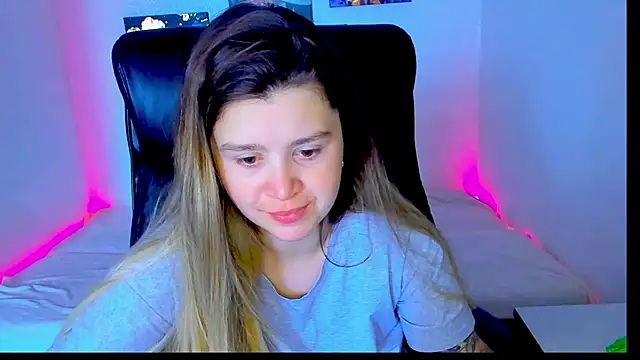 Snapshot of Natali_Secret chatting on June 21, 7:25 am Natali Secret online show from June 21, 7:25 am