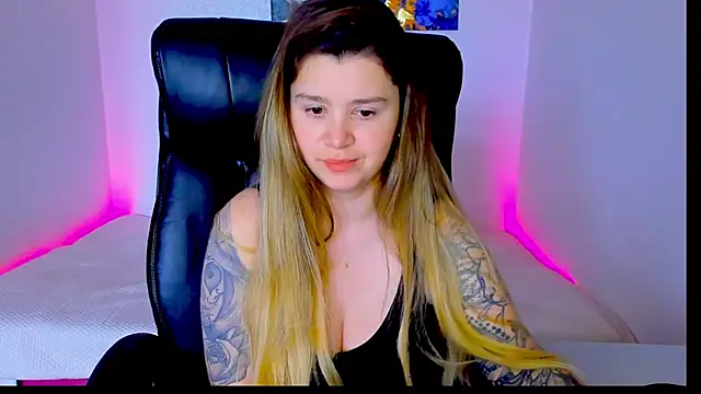 Snapshot of Natali_Secret chatting on May 14, 9:50 am Natali Secret online show from May 14, 9:50 am