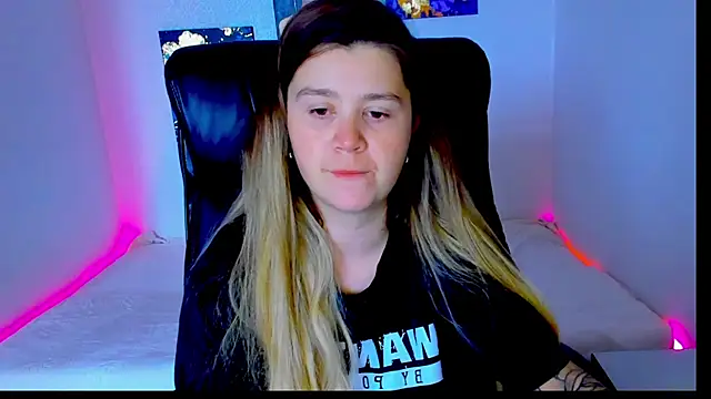 Snapshot of Natali_Secret chatting on June 19, 11:05 am Natali Secret online show from June 19, 11:05 am