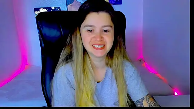 Snapshot of Natali_Secret chatting on June 17, 8:25 am Natali Secret online show from June 17, 8:25 am