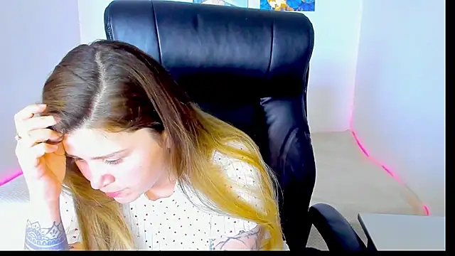 Snapshot of Natali_Secret chatting on May 16, 9:52 am Natali Secret online show from May 16, 9:52 am