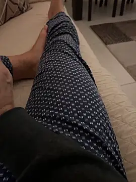 romanoxl69 online show from April 28, 8:13 pm