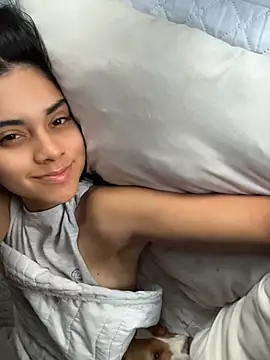 mia moonna online show from May 6, 11:03 am