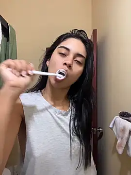 mia moonna online show from May 26, 11:52 am