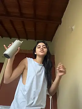 mia moonna online show from July 15, 11:39 am