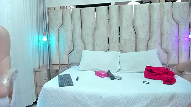 chica nocturna25 online show from May 26, 3:04 am