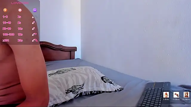 liammendoza98 online show from June 30, 12:49 pm