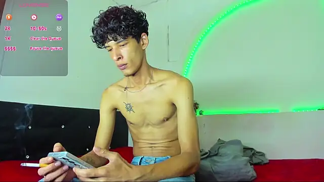 liammendoza98 online show from May 7, 11:57 am