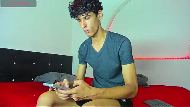 liammendoza98 online show from May 12, 12:00 pm