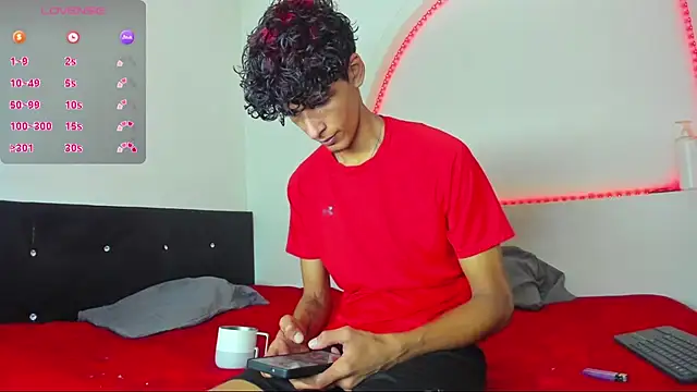 liammendoza98 online show from April 30, 11:17 am