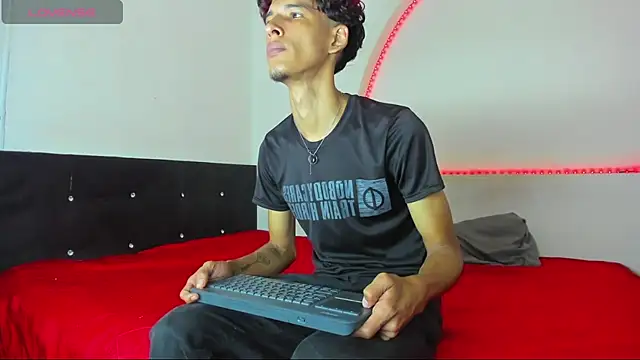 liammendoza98 online show from May 29, 2:23 pm