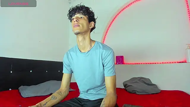 liammendoza98 online show from May 15, 12:03 pm