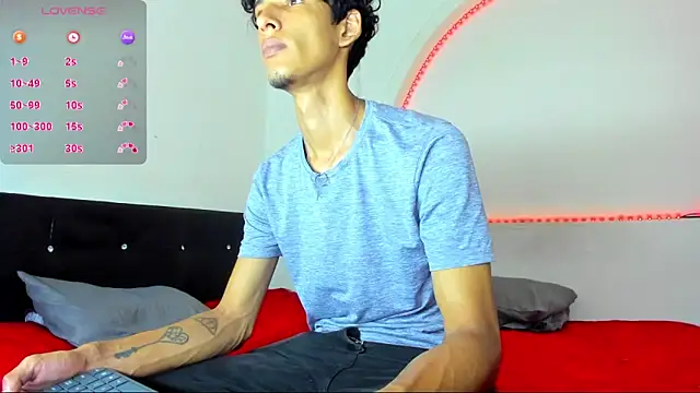 liammendoza98 online show from May 26, 12:03 pm