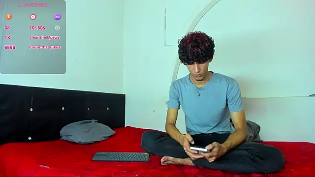 liammendoza98 online show from May 19, 1:51 pm