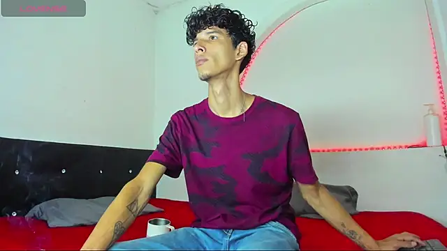liammendoza98 online show from May 8, 12:09 pm