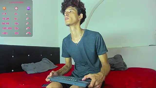 liammendoza98 online show from May 14, 12:02 pm