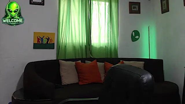 Snapshot of alpha_zom chatting on June 19, 4:57 pm alpha zom online show from June 19, 4:57 pm