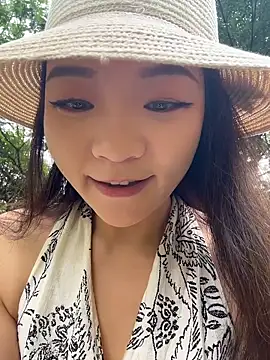 xiaochengzi505 online show from June 27, 1:44 am