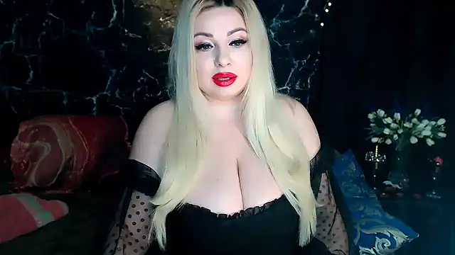 Snapshot of ValentinaaLuv chatting on June 11, 9:12 pm ValentinaaLuv online show from June 11, 9:12 pm
