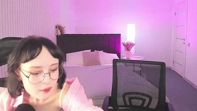Lilac-Muse online show from June 17, 11:20 am