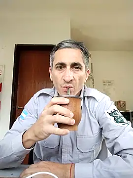 Alejandro83bsf online show from May 3, 1:36 pm