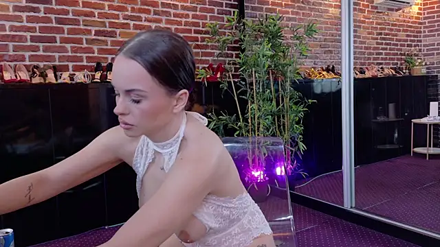 HannahIsabellee online show from May 26, 8:29 pm