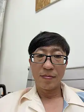 ShuaiCH online show from May 7, 6:55 pm
